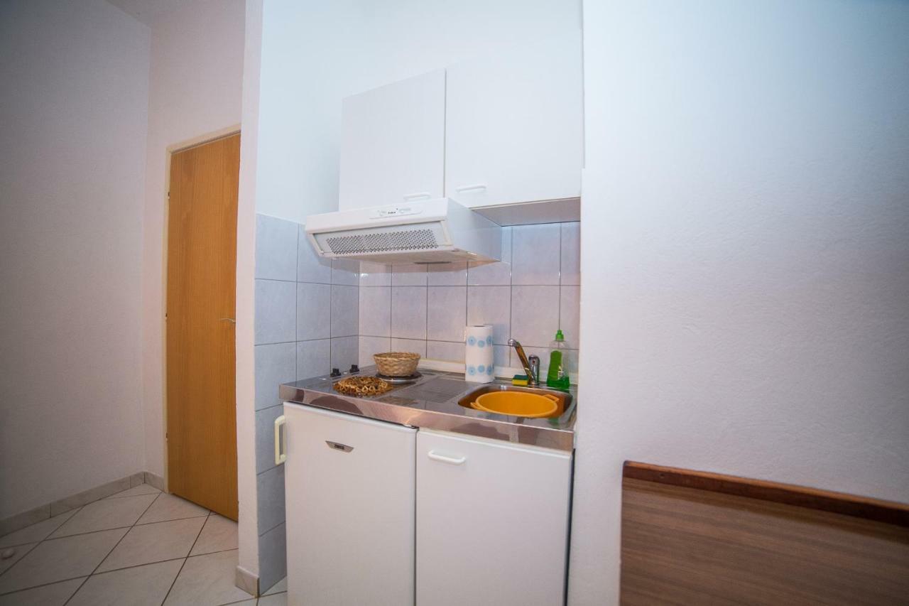 Apartmani Ina Povlja  Exterior foto